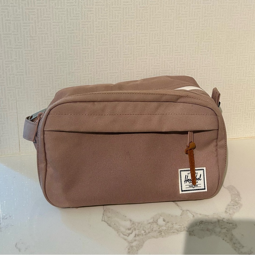 Herschel XL Toiletry bag in Ash Rose